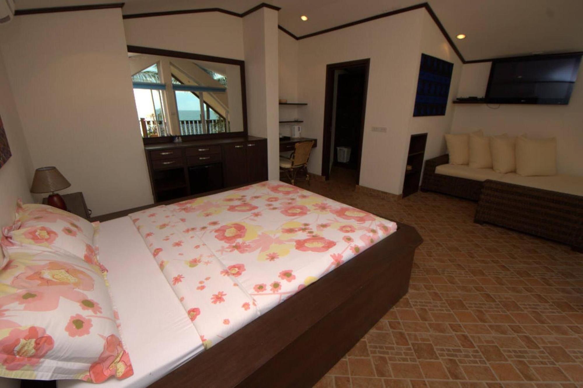 Villa Beachfront Oasis With Private Pool And Jacuzzi On Samuis Bang Por